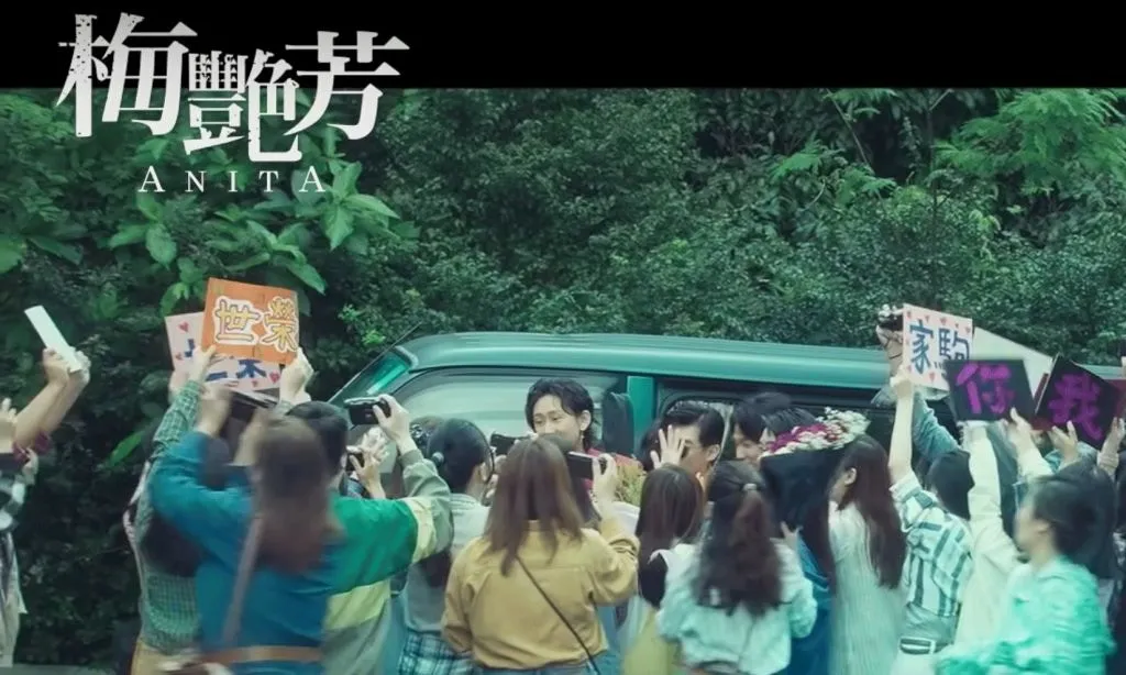 早在第二條預告，Manson都有閃現，但到正片就被剪走。（影片截圖）