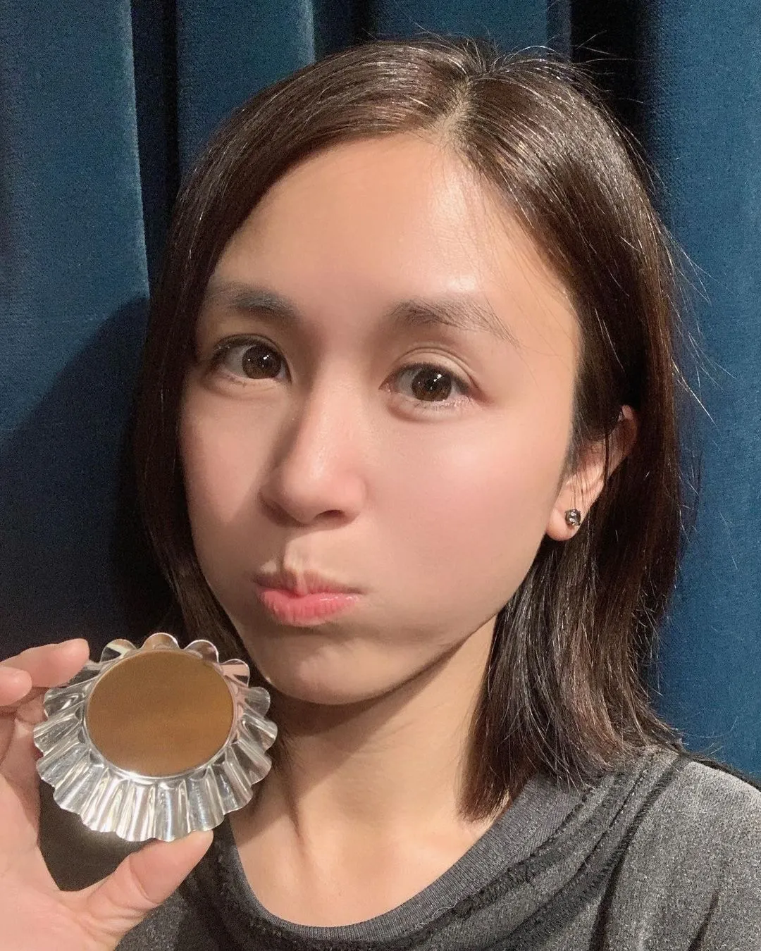 唐寧嘟嘴自拍。（IG@leilakong1205）