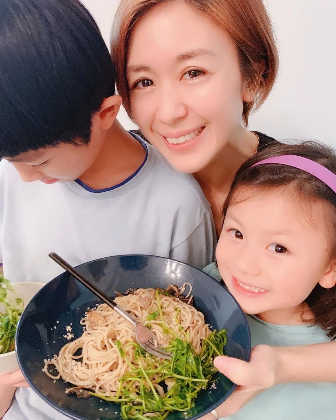 唐寧雖是兩子之母，但外貌身材都零走樣！（IG／＠leilakong1205）