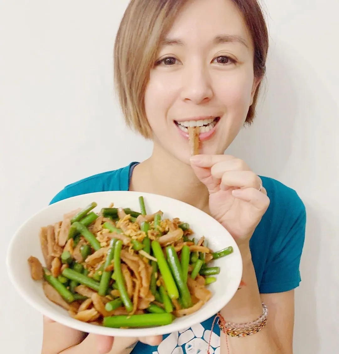 唐寧在上載素顏照宣傳YouTube頻道的新片，網民還是在她臉上看到了老化的歲月痕跡，以往的不老童顏不復見。（IG／＠leilakong1205）