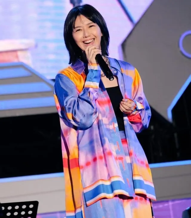 AI孫燕姿網上爆紅，孫燕姿曾撰長文剖白心聲，自嘲已是「冷門歌手」，AI才是頂流。（fb@孫燕姿 Sun Yanzi ）