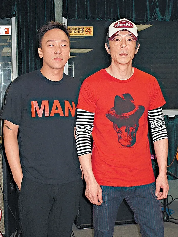 兩人不和的新聞愈演愈烈，直至2014年10月，由於黃家強不停被黃貫中（Paul）及Beyond前經理人陳健添（Leslie）指罵，突然在微博Post萬字文反擊。（VCG）