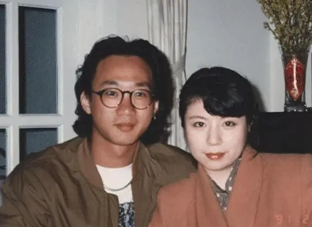 黃家駒逝世30年｜幾段感情遺憾來不及成家（Weibo@白眼狼全是爱Koma）