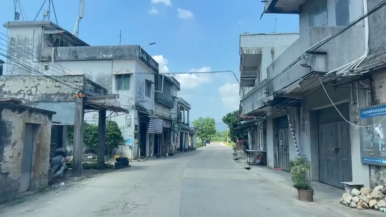 黃家駒家鄉。（影片截圖）