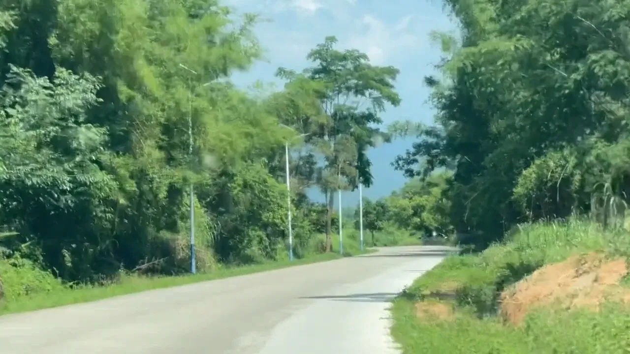 熱心村民。（影片截圖）