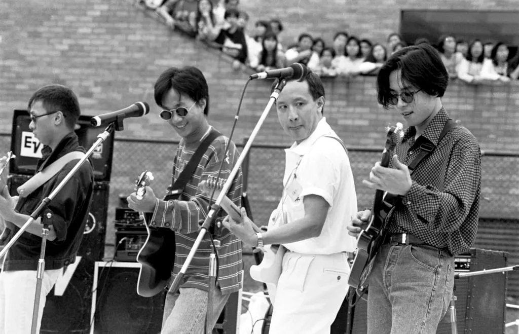 Then Deputy Secretary for Health and Welfare Ricky Fung (second from left) plays guitar with Beyond members (from left) Steve Wong, Wong Ka-kui and Paul Wong at the Hong Kong Polytechnic on September 29, 1991. Photo: SCMP