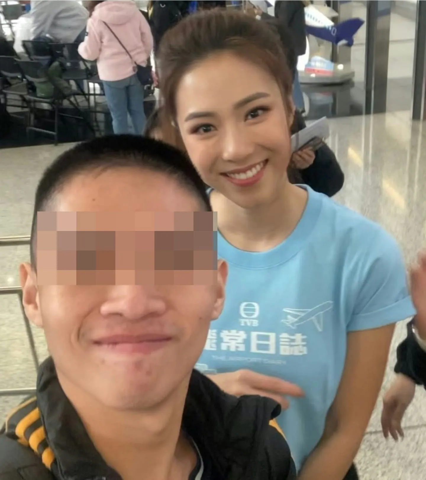 被捕姓葉（23歲）男子經常「集郵」，與大量藝人合照。（Instagram圖片）