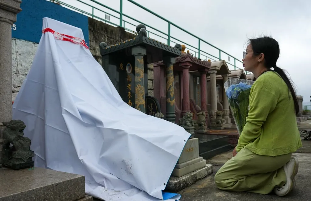 Some fans were disappointed to find the grave covered in a white cloth after the attack. Photo: Eugene Lee