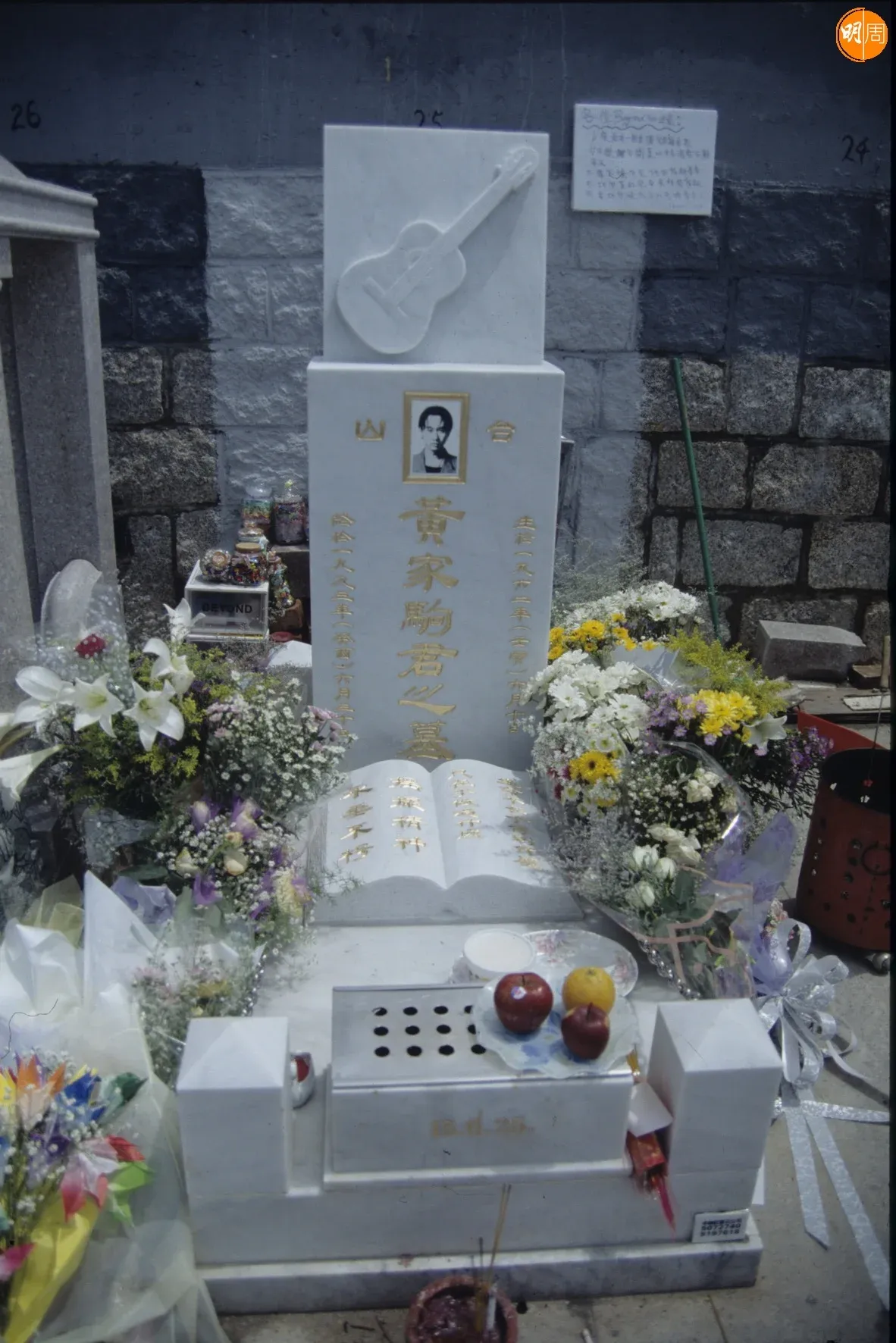 黃家駒墓碑被毁 黃家強為「此種不滅國亡不遠」解畫