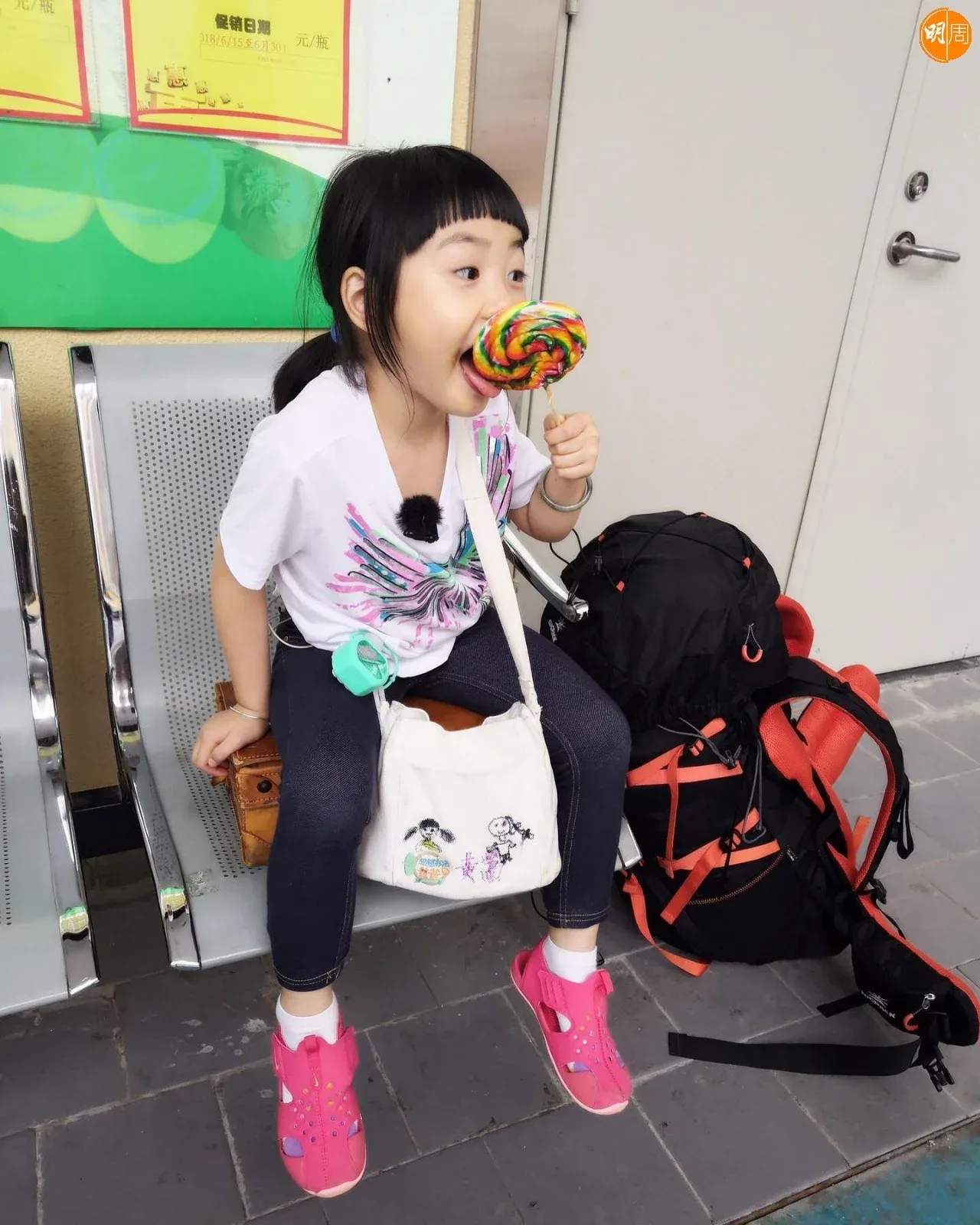相隔14年再拍港劇 囡囡探班 朱茵重逢老同學潘燦良曬默契