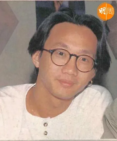 黃家駒63歲生忌粉絲墳前高歌 葉世榮直播唱足2個鐘悼念
