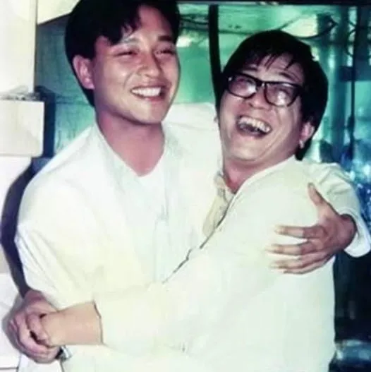 張國榮曾在訪談提及，與其亦師亦友的黃霑每次見他都會親暱地叫「darling」。（資料圖片）