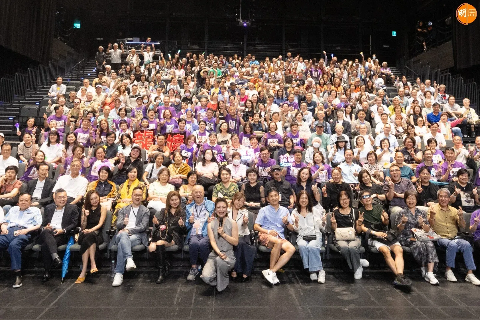 龍婷唱盡不同年代經典 感謝觀眾握手送暖