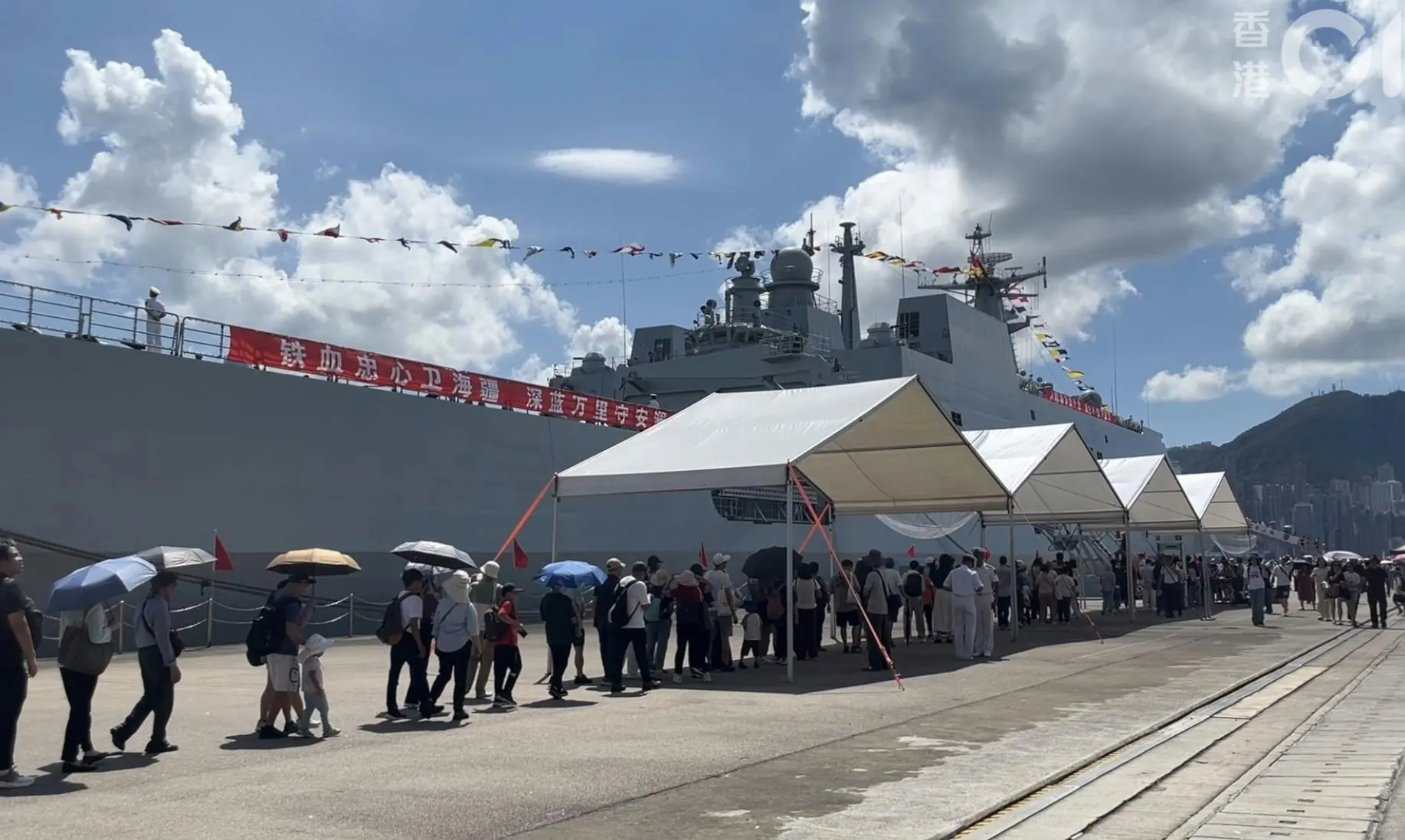 戚繼光艦開放｜海軍學員愛港文化 唱Beyond《無悔這一生》表心情